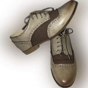 Brown/Tan Oxford Vintage Style Saddle Shoes Lace Up Size 7